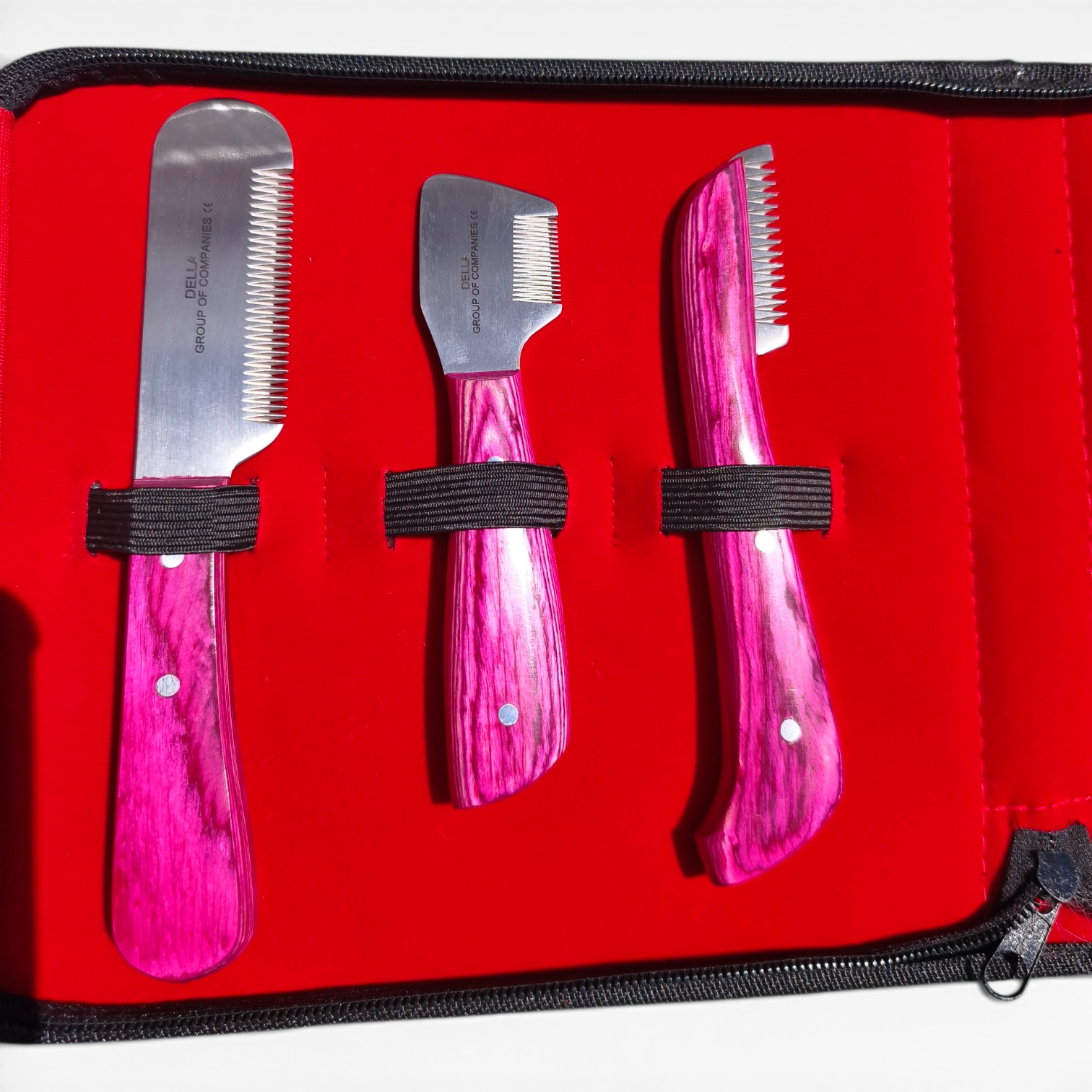 Cuchillas Stripping Gruesa, Media y Fina – Acero J1 Della Detalle cuchillas stripping profesionales carding gruesa media y fina acero J1 con mangos ergonómicos de madera rosa – Kit Della International para perros